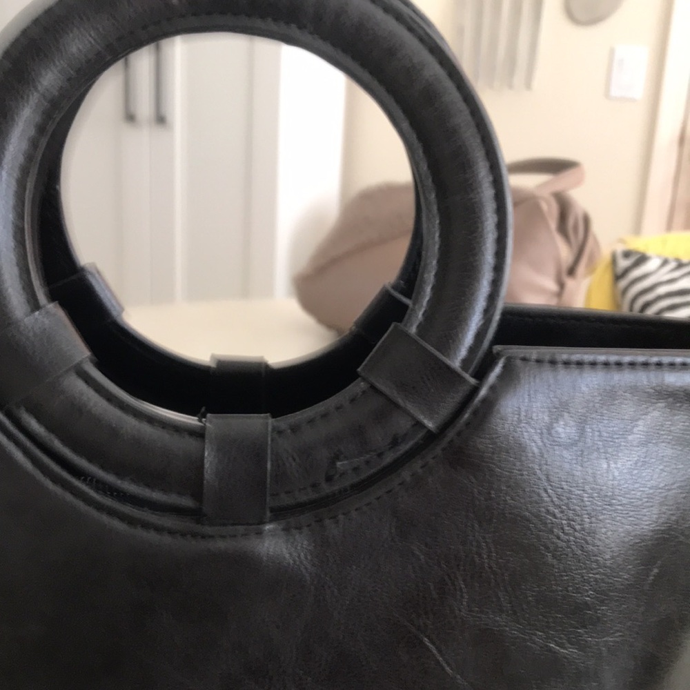 Gucci Black Leather Circle-Handle Tote - Picture 9 of 12